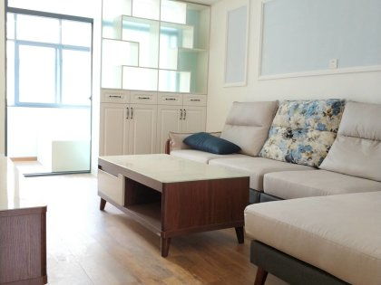 人民東路,新工人文化宮對面,四樓 精裝兩室?guī)Ъ揖?僅售58萬